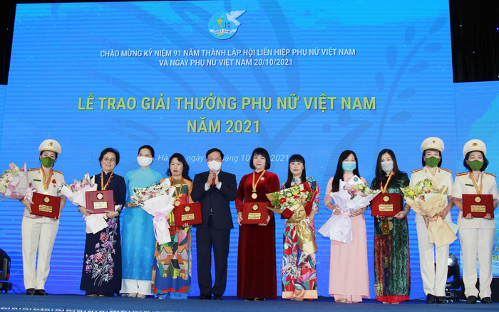 Vinh danh những tấm gương phụ nữ tiêu biểu năm 2021