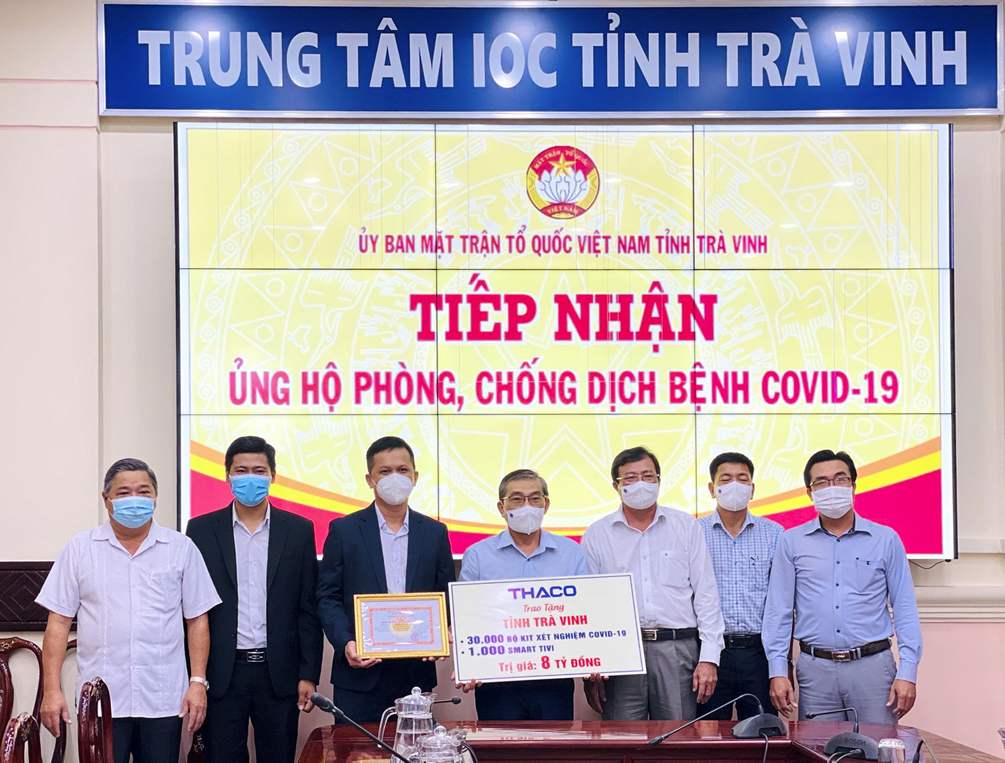 THACO trao tặng tỉnh Trà Vinh 1 000 smart tivi dùng cho việc dạy và học trực tuyến