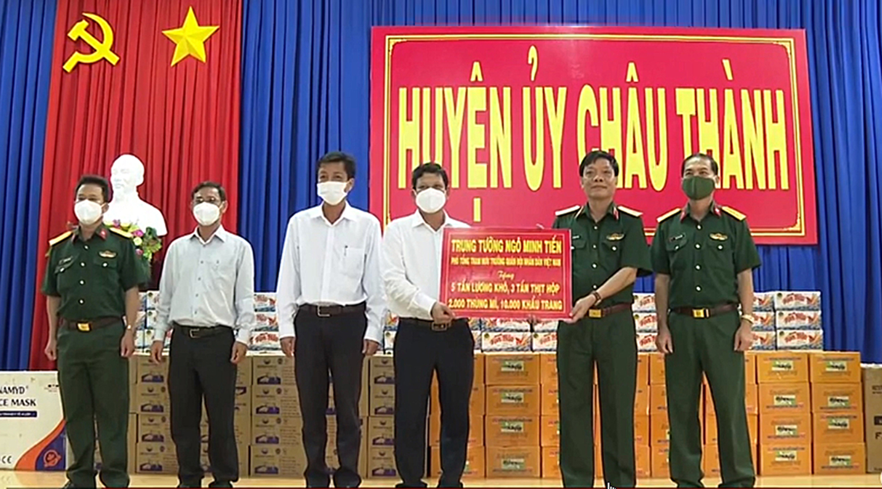 Quân ủy Trung ương, Bộ Quốc phòng tặng quà người dân có hoàn cảnh khó khăn do đại dịch Covid-19