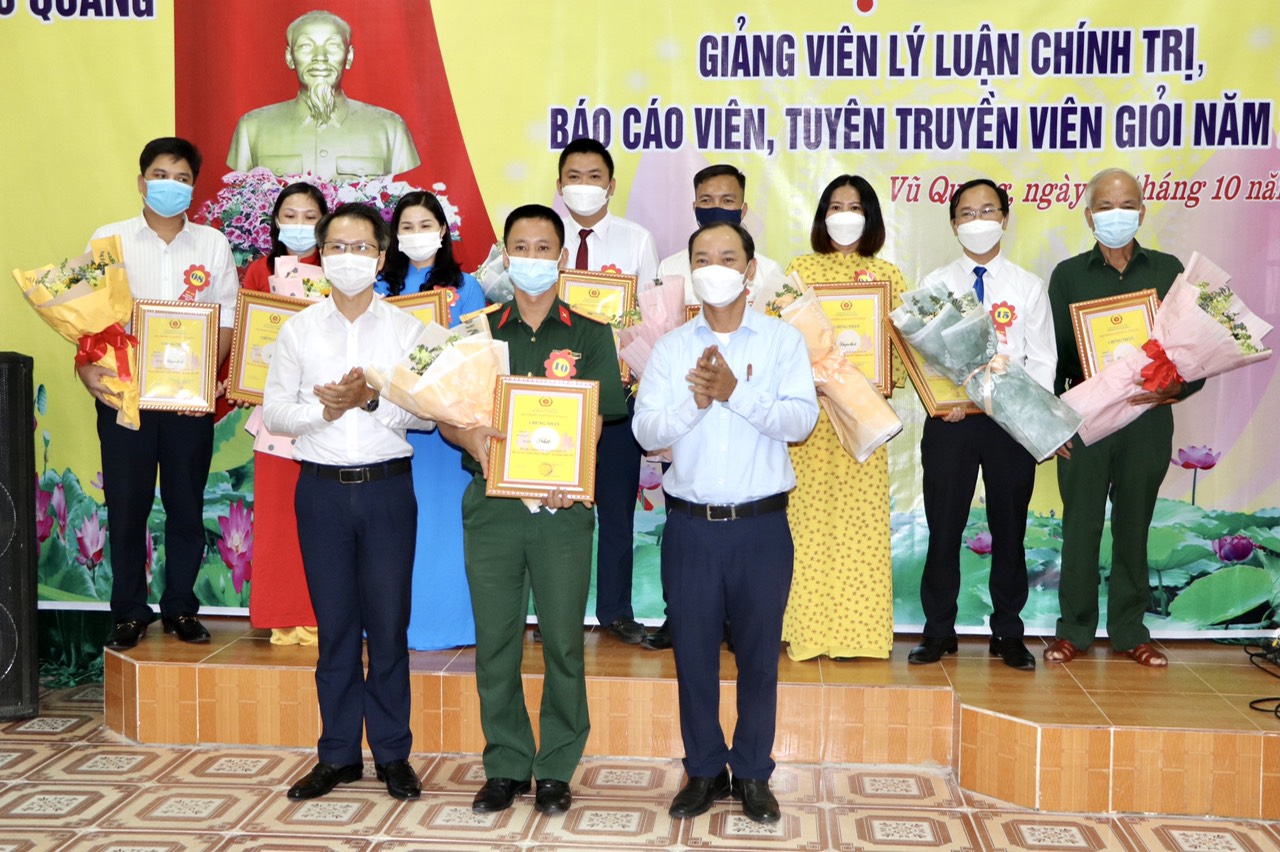 Vũ Quang Hà Tĩnh  17 thí sinh thi giảng viên lý luận chính trị, báo cáo viên giỏi