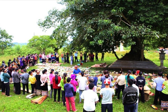 Lễ cúng thần cây của người Thái ở Nghệ An