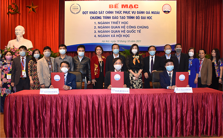Bế mạc đợt khảo sát phục vụ đánh giá ngoài 4 chương trình đào tạo trình độ đại học