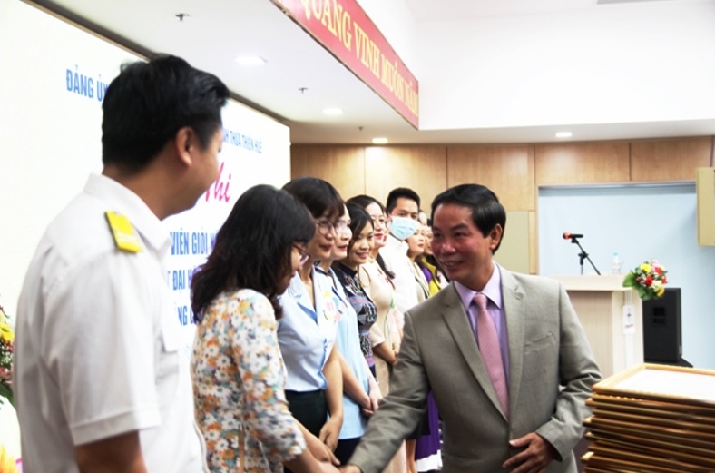 Thúc đẩy phong trào thi đua thực hiện thắng lợi, sớm đưa các nghị quyết của Đảng đi vào cuộc sống