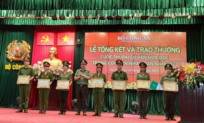 Trao giải cuộc thi Đại sứ Văn hóa đọc trong Công an nhân dân năm 2021