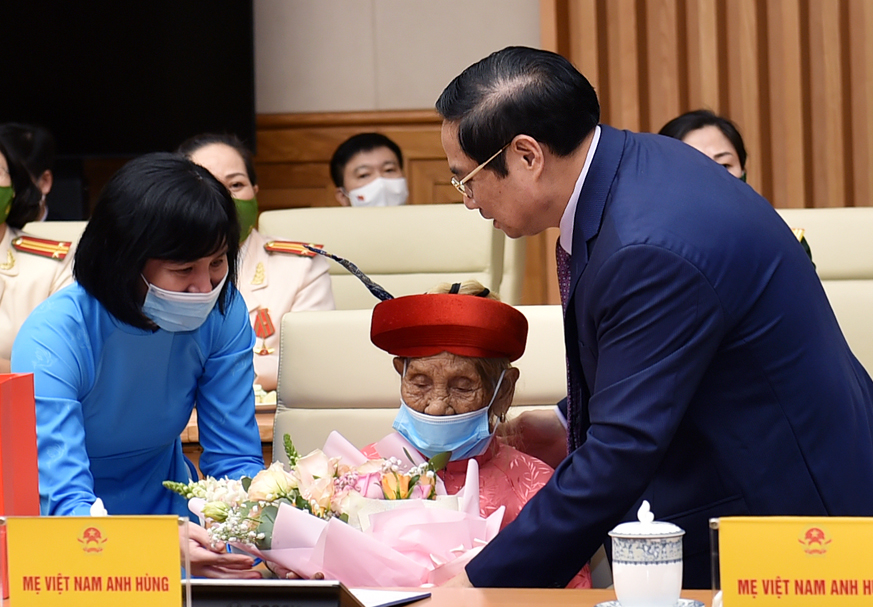 Thủ tướng Chính phủ Phạm Minh Chính gặp mặt đại diện các tầng lớp phụ nữ nhân Ngày Phụ nữ Việt Nam 20 10