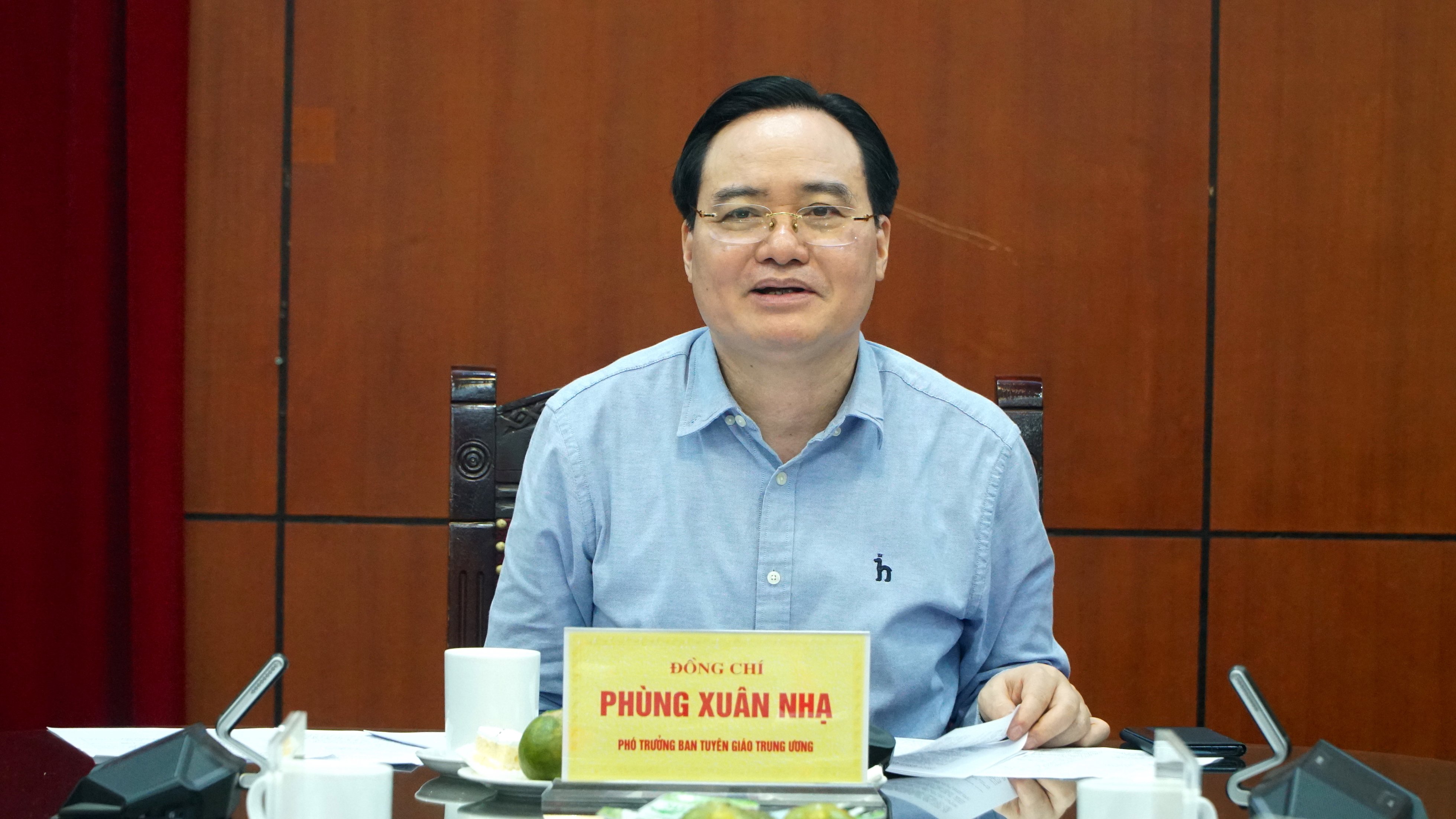 Phát huy dân chủ, trách nhiệm, đạo đức nghề nghiệp trong hoạt động của đội ngũ trí 
 thức phục vụ phát triển đất nước