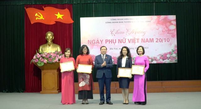 Phụ nữ Ban Tuyên giáo Trung ương “tự tin, tự trọng, trung hậu, đảm đang”