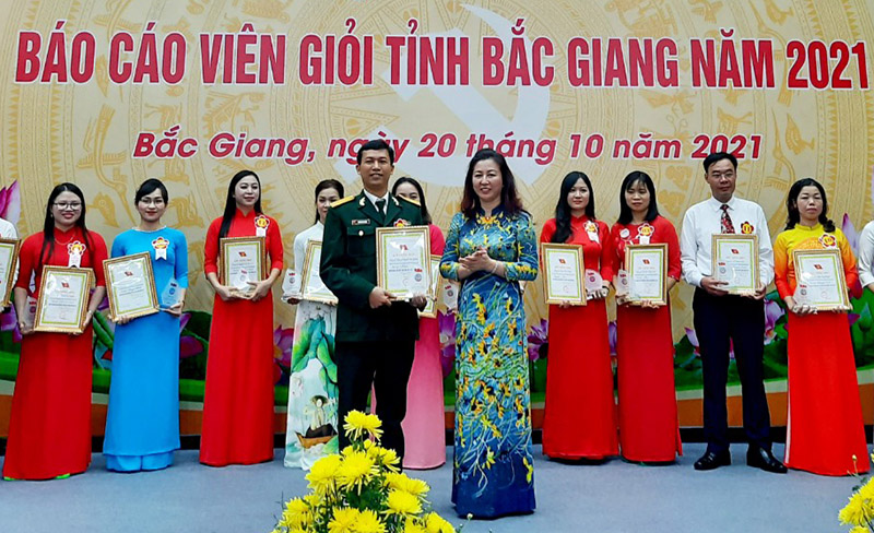 Chung khảo Hội thi Báo cáo viên giỏi tỉnh Bắc Giang năm 2021