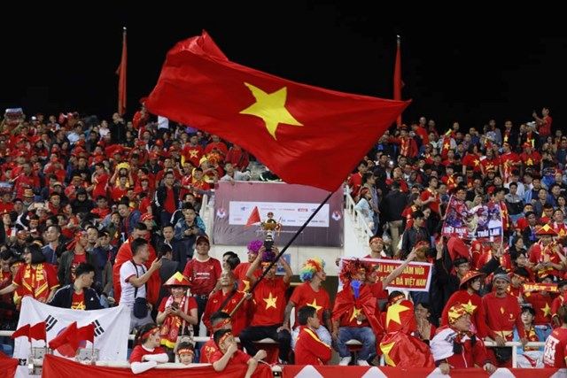 30 khán giả vào sân Mỹ Đình cổ vũ đội tuyển Việt Nam