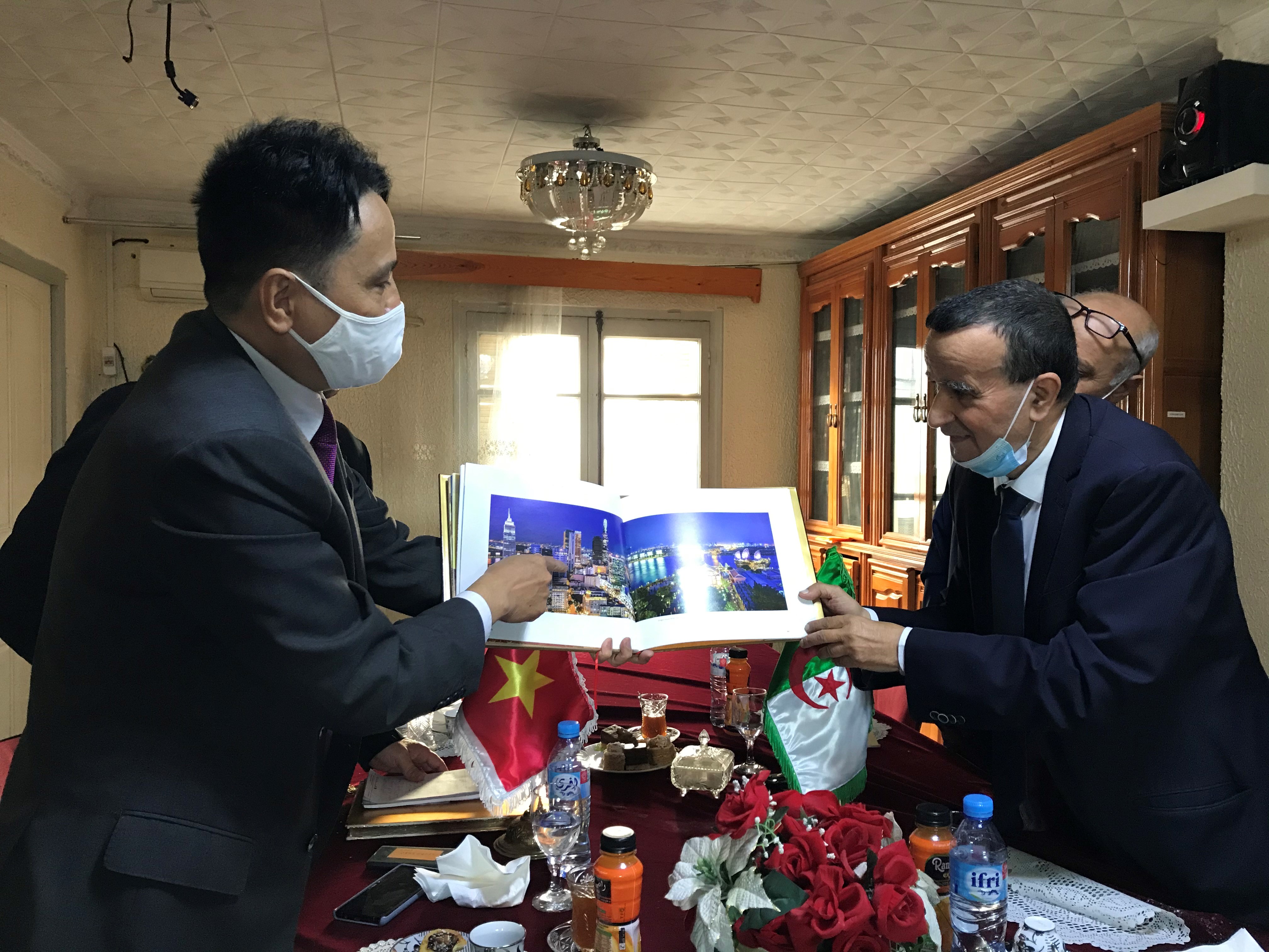 Thúc đẩy hợp tác kinh tế thương mại Việt Nam và tỉnh Constantine Algeria