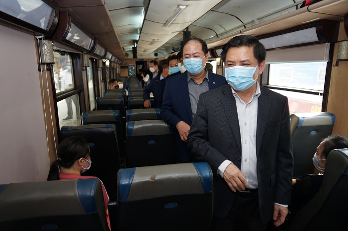 Kiểm tra việc mở lại vận tải hành khách trên phạm vi toàn quốc