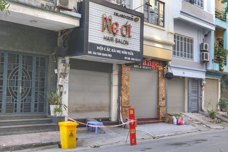 Hà Nội khẩn tìm người đến cửa hàng cắt tóc ở phố Trần Quang Diệu