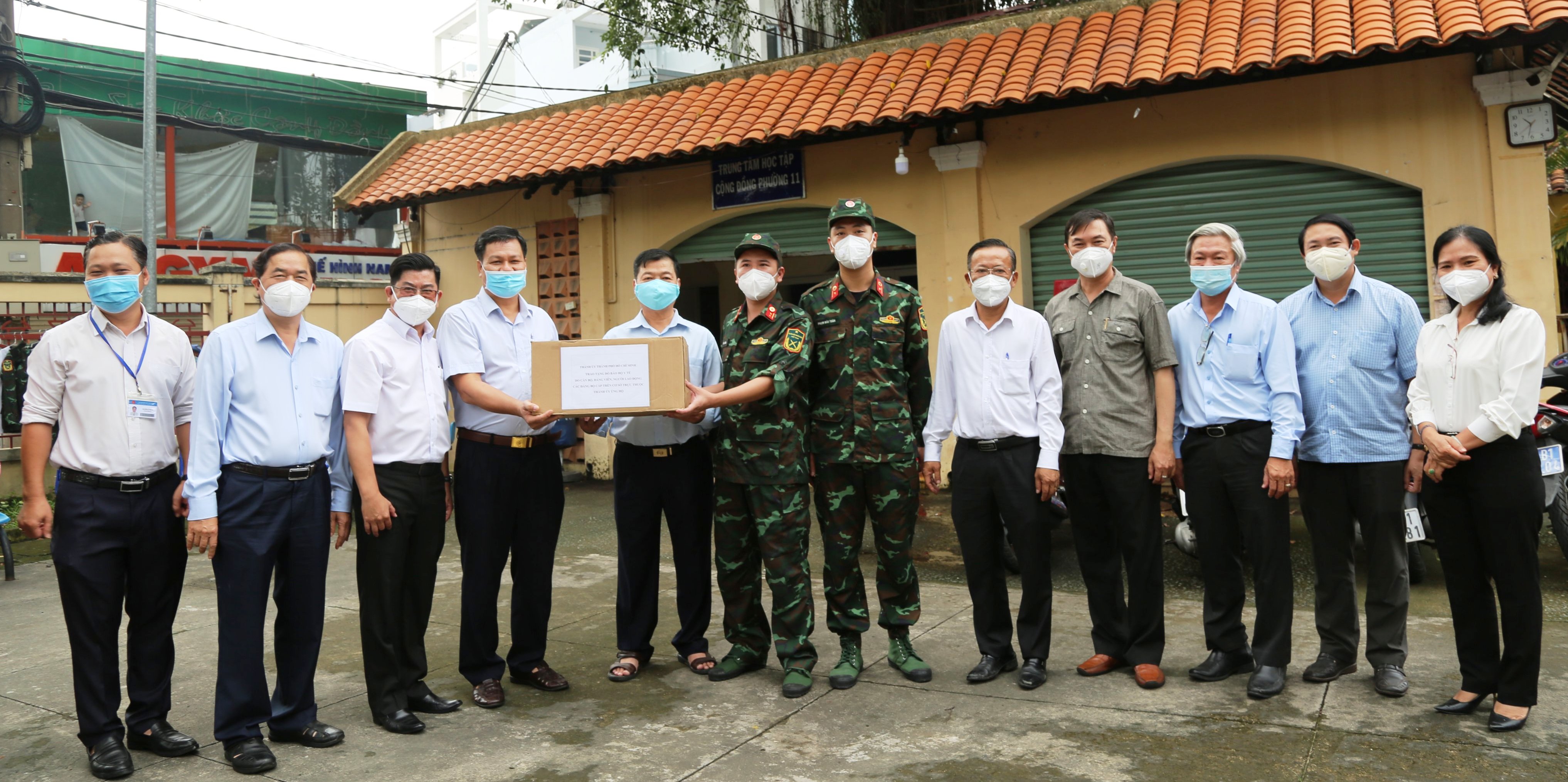 Đảng ủy Tổng Công ty Điện lực TP Hồ Chí Minh thăm và tặng quà các Trạm y tế lưu động quận Gò Vấp