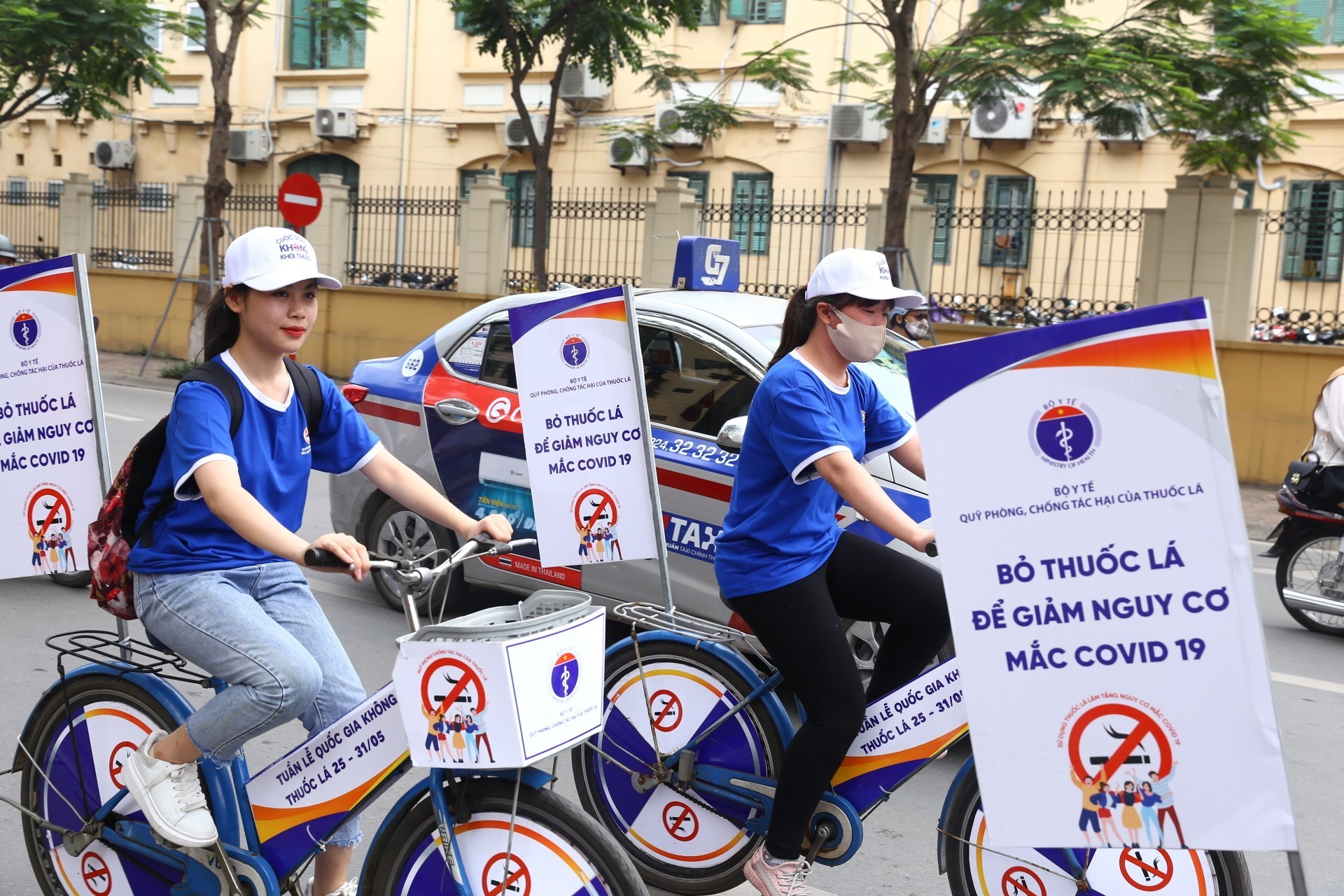 Hút thuốc lá làm tăng nguy cơ lan truyền COVID -19 trong cộng đồng