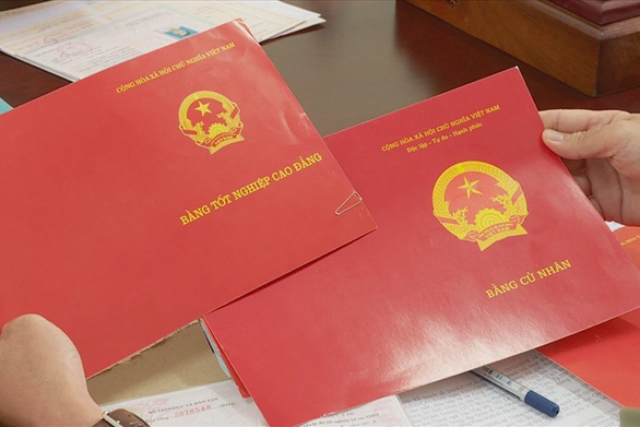 Sử dụng văn bằng, chứng chỉ giả có phải đền bù kinh phí cho Nhà nước