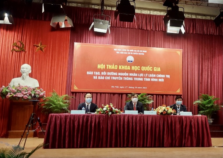 Đào tạo, bồi dưỡng nguồn nhân lực lý luận chính trị và báo chí truyền thông