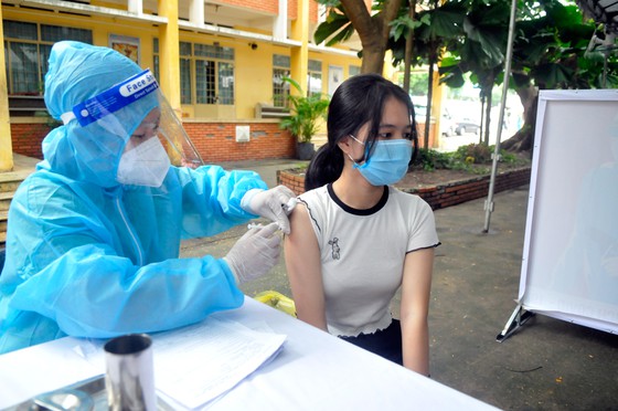 TP Hồ Chí Minh chính thức tiêm vắc xin phòng COVID-19 cho học sinh