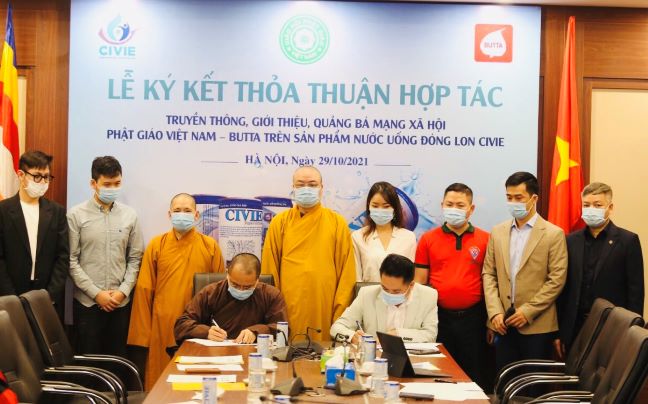 Kêu gọi tăng ni, phật tử hạn chế dùng chai nhựa bảo vệ môi trường