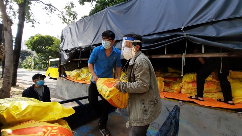 Vĩnh Phúc Tiếp nhận ủng hộ, giúp đỡ công dân gặp khó khăn tại các tỉnh phía Nam