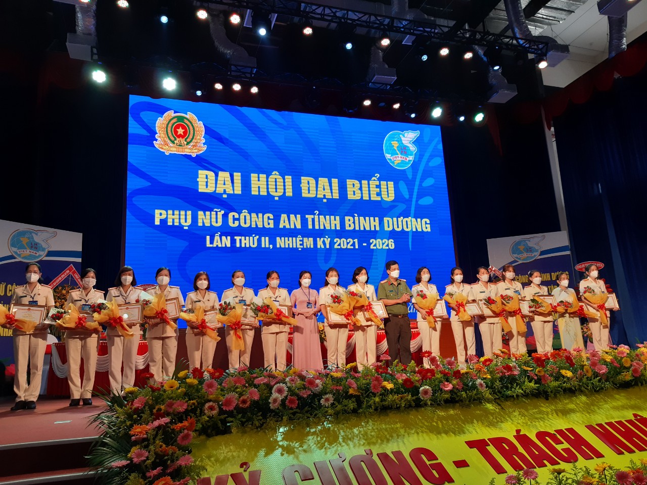 Phụ nữ công an Bình Dương xứng đáng là những bông hoa thép trong lực lượng vũ trang