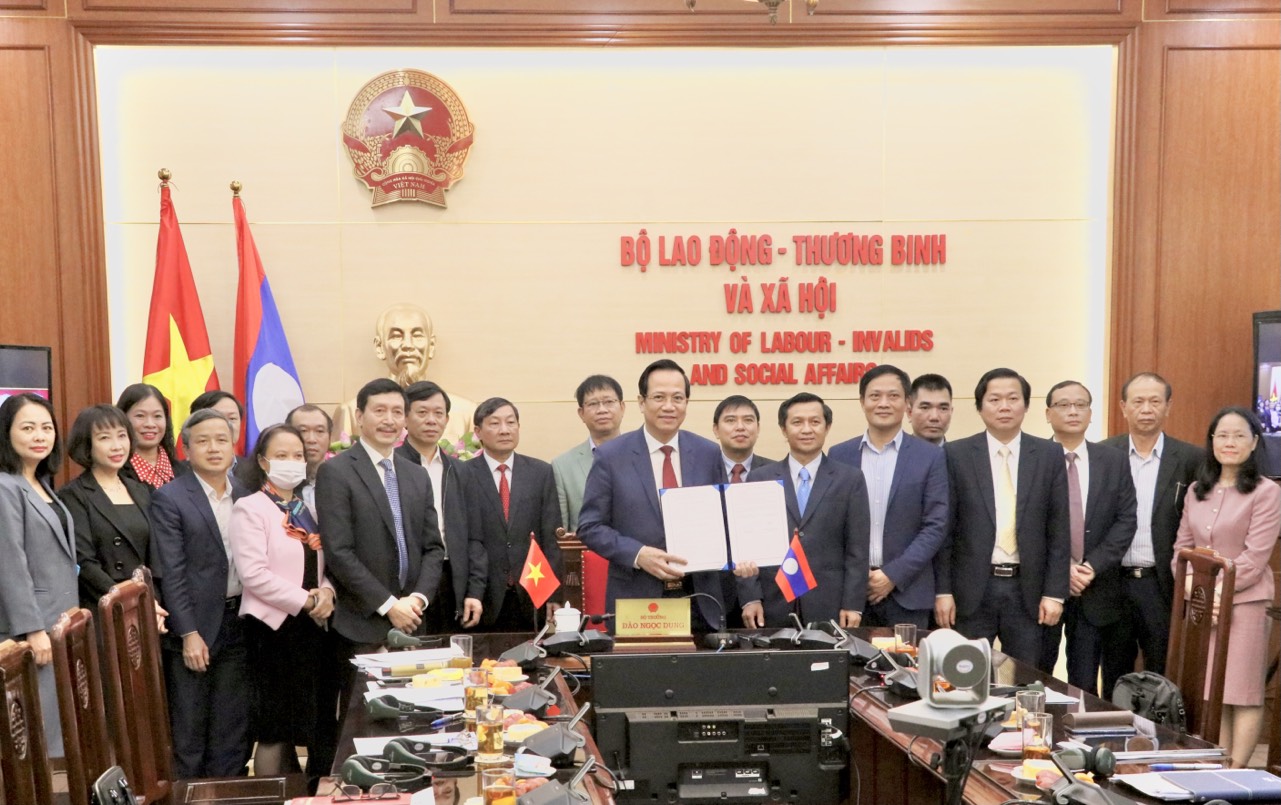 Việt Nam – Lào ký kết Biên bản Hội nghị Bộ trưởng Lao động và Phúc lợi xã hội