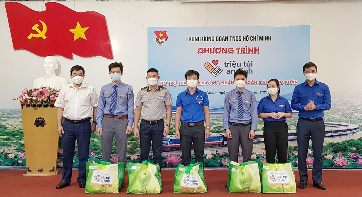 Hỗ trợ 2 000 “Túi an sinh” giúp thanh niên công nhân vượt dịch