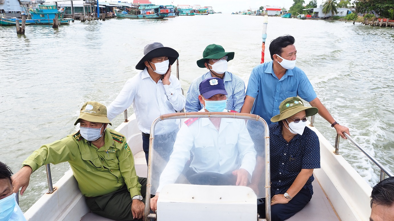 Khẩn trương thi công công trình cảng cá Khánh Hội, Cà Mau