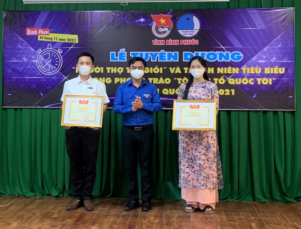 Tuyên dương “Người thợ trẻ giỏi” và thanh niên tiêu biểu phong trào “Tôi yêu Tổ quốc tôi”