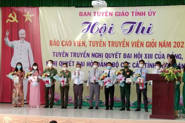 Sóc Trăng nâng cao chất lượng đội ngũ báo cáo viên