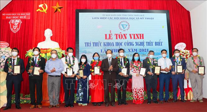 Thừa Thiên - Huế Tôn vinh 12 trí thức khoa học công nghệ tiêu biểu năm 2021