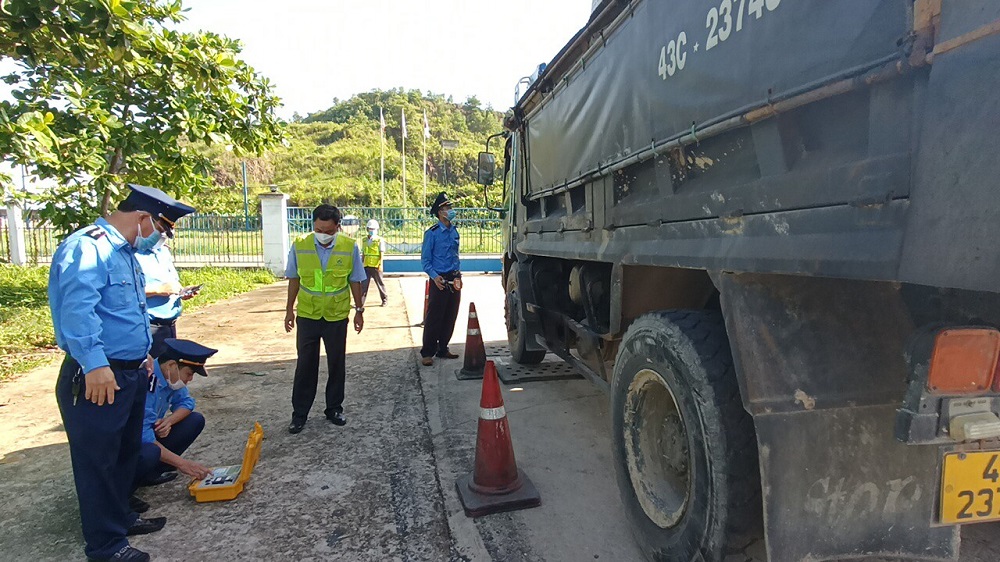 Hơn 300 phương tiện vi phạm tải trọng bị xử phạt