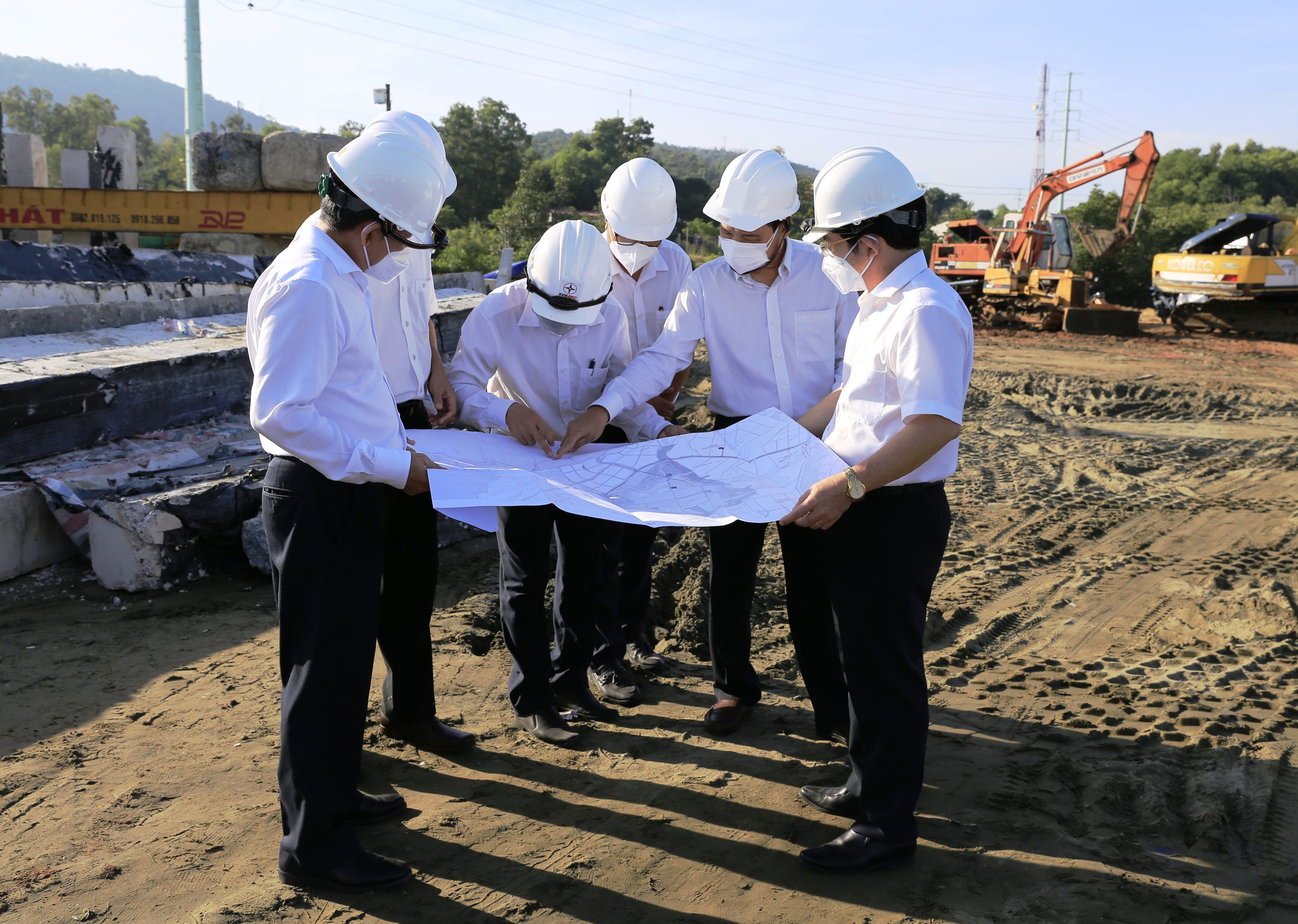 Thúc đẩy tiến độ các dự án xây dựng lưới điện tại Vĩnh Long