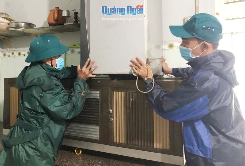 Ảnh hưởng của mưa lũ làm 200 nhà ngập tại Quảng Ngãi