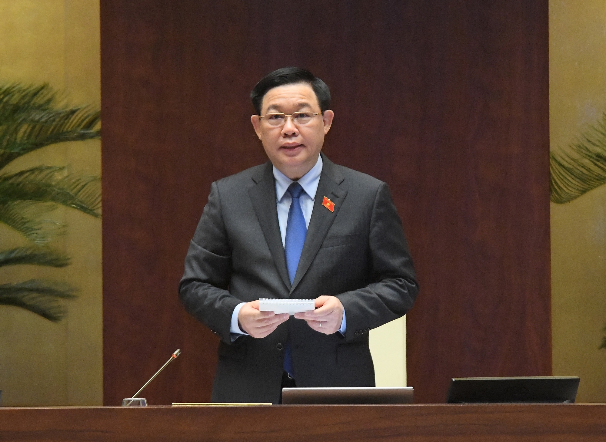 Sớm tham mưu, ban hành chiến lược tổng thể về kiểm soát dịch bệnh để thích ứng an toàn