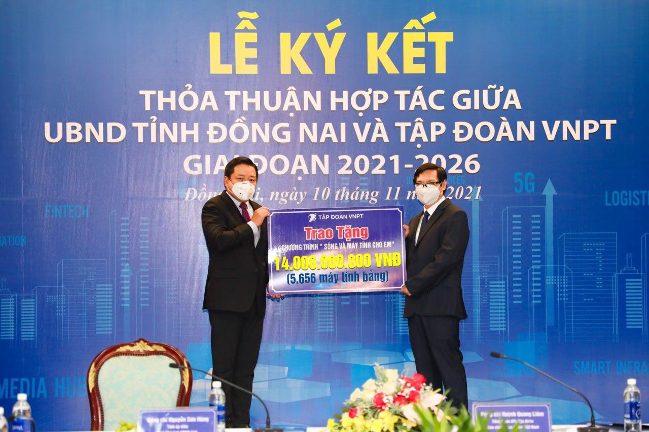VNPT trao hơn 8 300 máy tính bảng cho học sinh Đồng Nai, Long An
