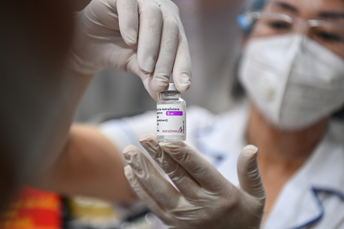 Hà Nội cho phép rút ngắn khoảng cách giữa 2 mũi vaccine AstraZeneca