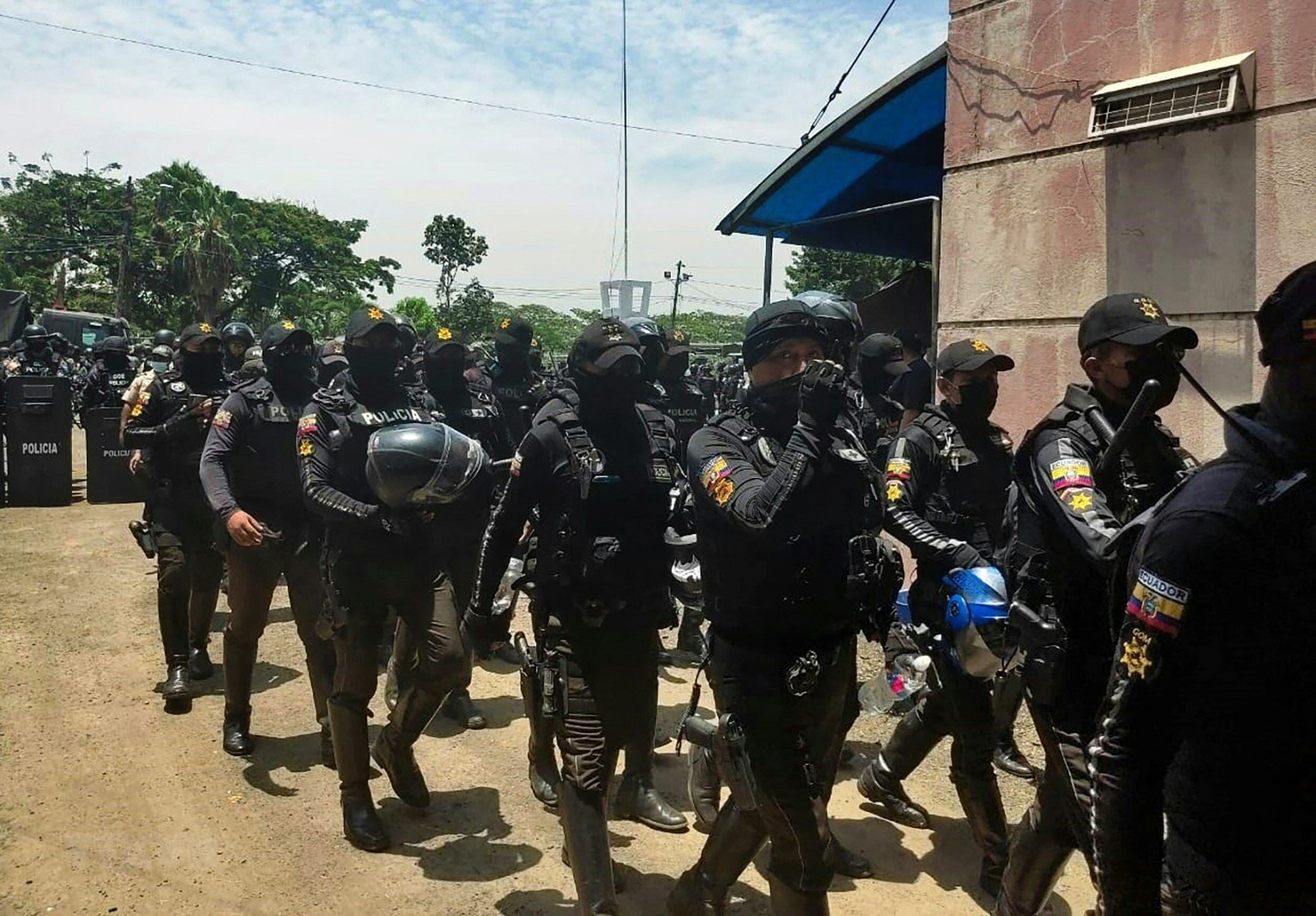 Vụ bạo loạn nhà tù ở Ecuador Hơn 90 người chết và bị thương