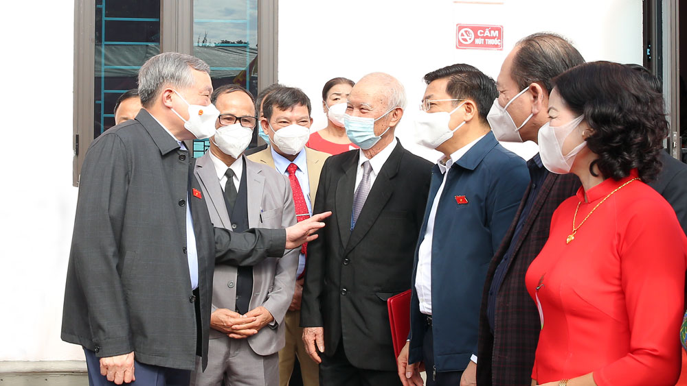 Chánh án TAND Tối cao Nguyễn Hoà Bình và Bí thư Tỉnh uỷ Dương Văn Thái dự Ngày hội đại đoàn kết tại TP Bắc Giang