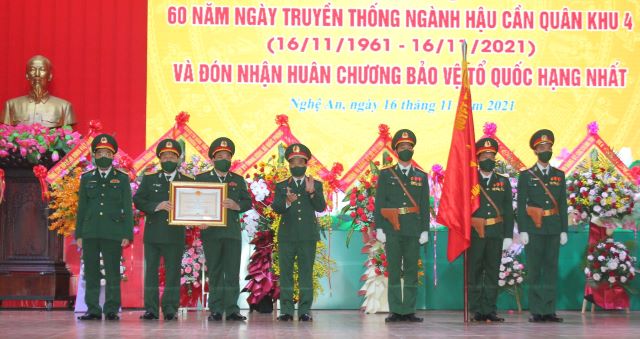 Cục Hậu cần Quân khu 4 đón nhận Huân chương Bảo vệ Tổ quốc hạng Nhất