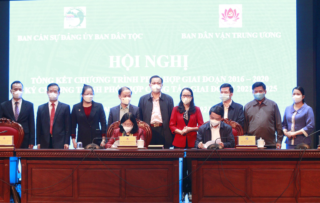 Xây dựng các mô hình bài trừ hủ tục lạc hậu
