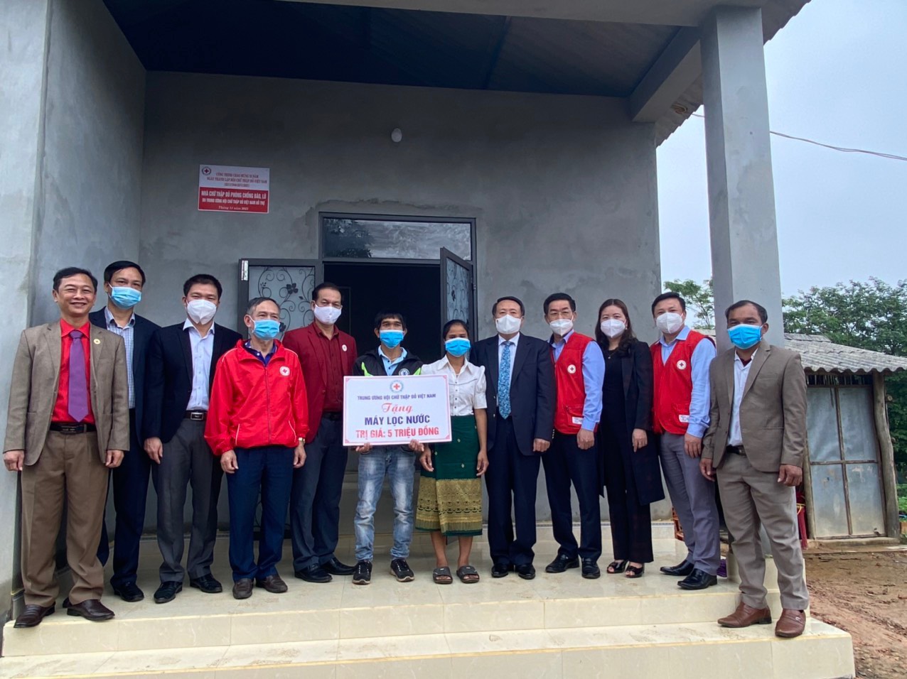 Bàn giao 75 nhà chống bão, lũ cho người dân Quảng Trị