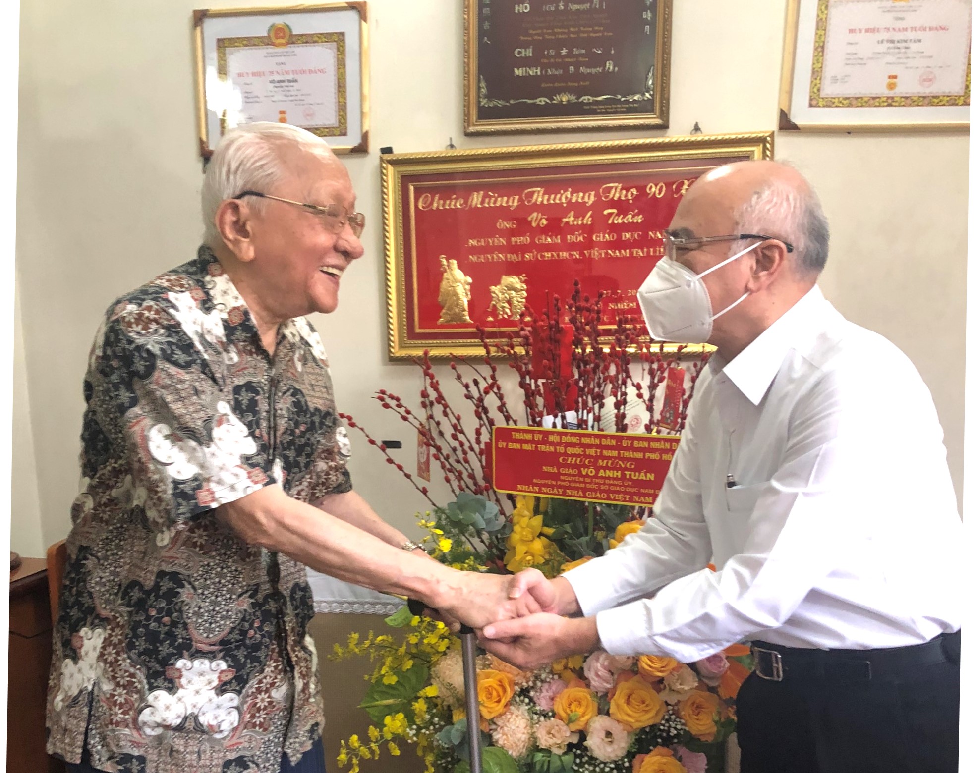 Lãnh đạo TP Hồ Chí Minh thăm, chúc mừng các nhà giáo tiêu biểu