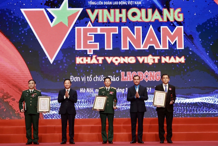 Chương trình “Vinh quang Việt Nam” lần thứ 16 Tôn vinh 09 tập thể, cá nhân xuất sắc