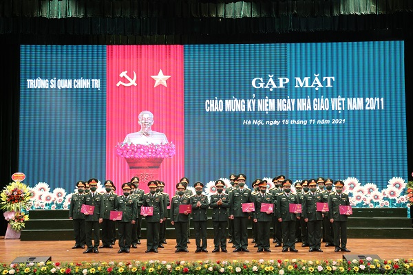 Tích cực góp phần vào sự phát triển của Trường Sĩ quan Chính trị