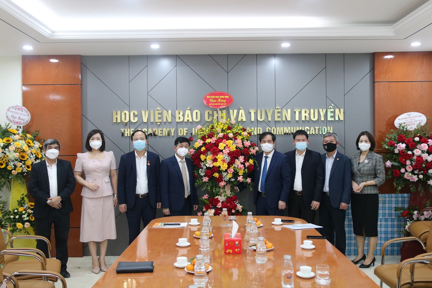 Đồng chí Phan Xuân Thủy chúc mừng Học viện Báo chí và Tuyên truyền nhân Ngày Nhà giáo Việt Nam