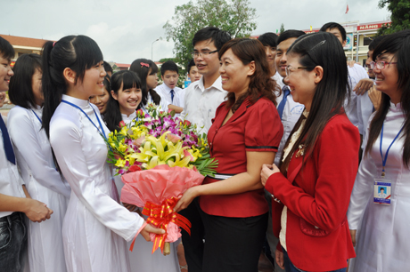 Tri ân thầy cô – Những người đưa đò”
