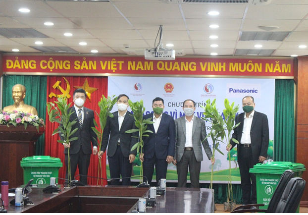 Trao tặng tỉnh Tuyên Quang 110 000 cây xanh