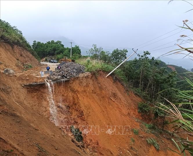 Kon Tum tập trung khắc phục sự cố sạt lở tại đường Đông Trường Sơn