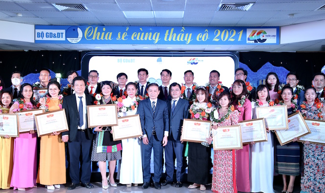 Tôn vinh 50 nhà giáo hoàn thành tốt nhiệm vụ trồng người