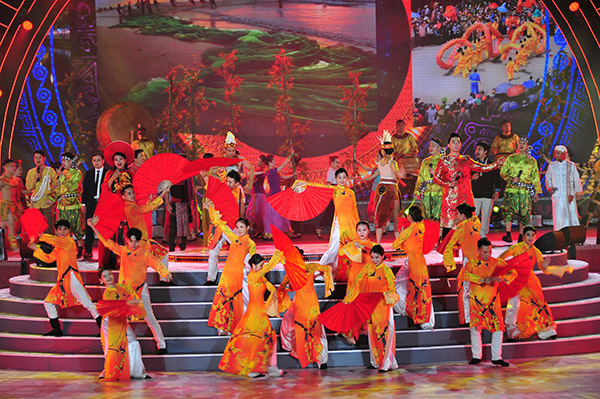 Duyên dáng trang phục Việt